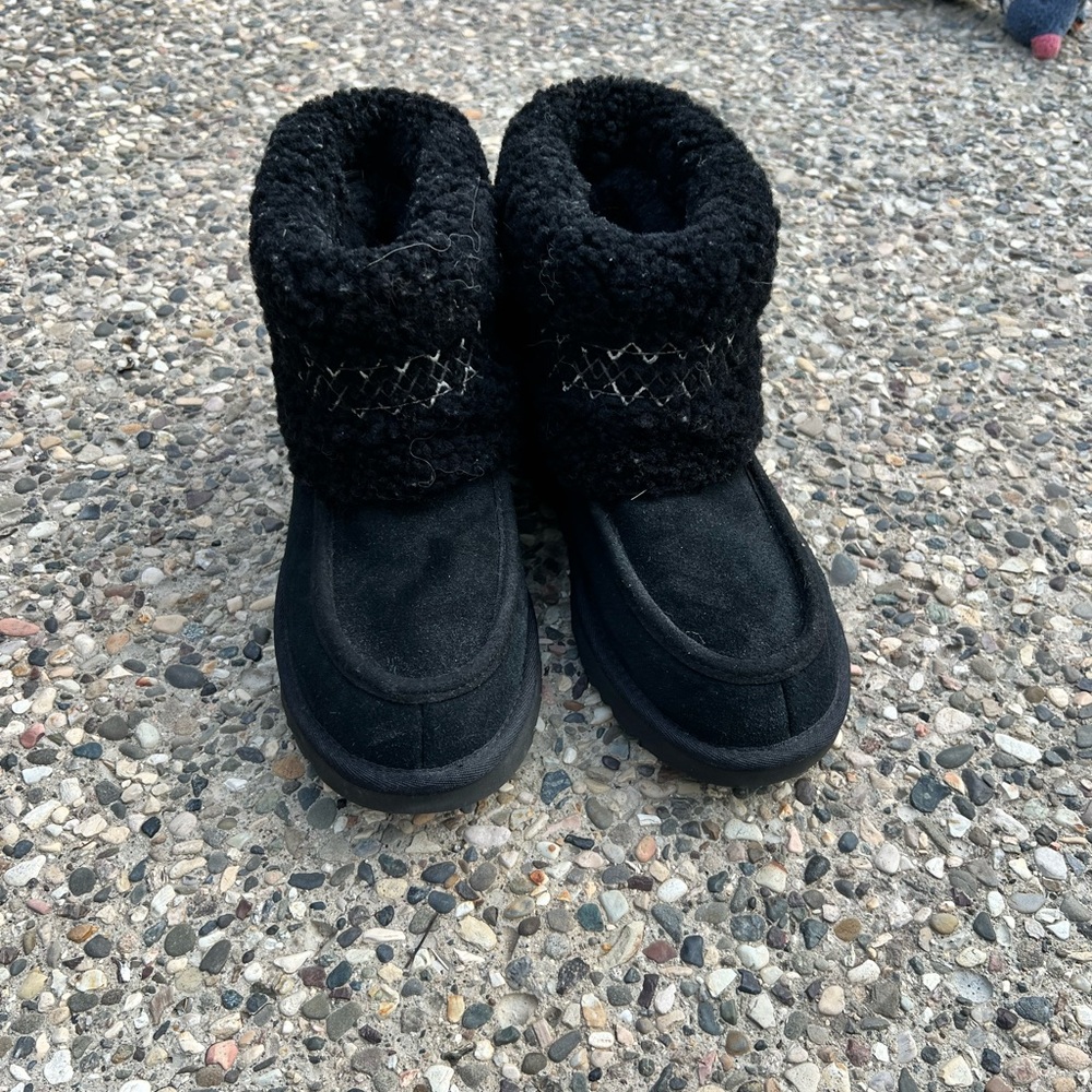 Cozy women’s UGG Classic ankle boots